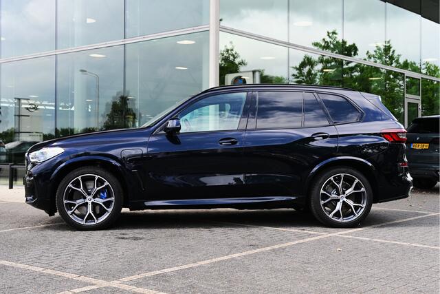 BMW X5 xDrive45e M Sport Automaat / Panoramadak / Comfortstoelen / Comfort Access / Head-Up / Harman Kardon / Laserlight / Parking Assistant Plus / Trekhaak afneembaar