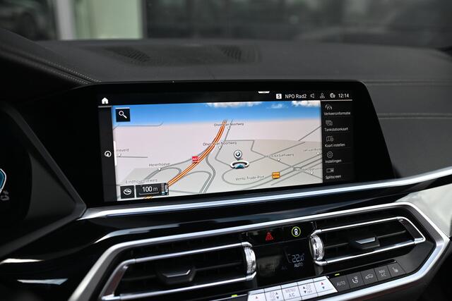 BMW X5 xDrive45e M Sport Automaat / Panoramadak / Comfortstoelen / Comfort Access / Head-Up / Harman Kardon / Laserlight / Parking Assistant Plus / Trekhaak afneembaar