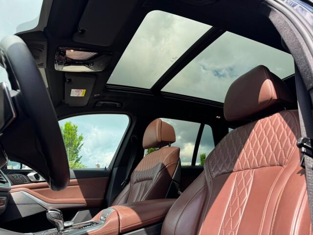 BMW X5 XDRIVE40I M-Sport Individual Panoramadak Softclose Hud Laser Trekhaak Massage Mooi vol!