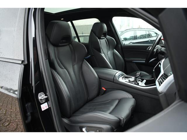 BMW X5 xDrive45e M-Sport SkyLounge M-zetels 4WS ACC Trekh 360 2xTV Carbon HUD