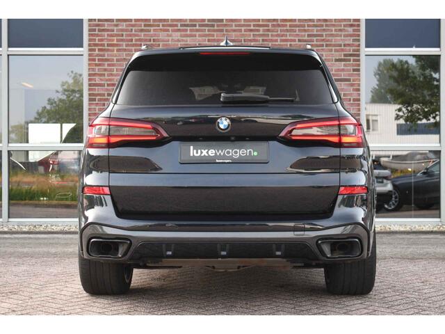 BMW X5 xDrive45e M-Sport SkyLounge M-zetels 4WS ACC Trekh 360 2xTV Carbon HUD