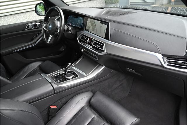 BMW X5 xDrive45e M-SPORT / PANO / LASER / SOFTCLOSE / HUD / COMFORTSTOELEN / MEMORY / TREKHAAK / 22"