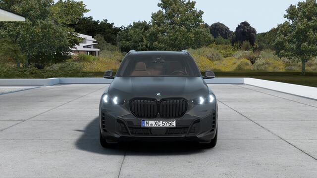 BMW X5 xDrive50e M Sport Automaat / Panoramadak / Trekhaak / Comfortstoelen / Parking Assistant Professional / Massagefunctie / Soft-Close / Active Steering