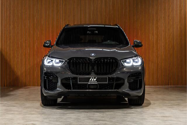 BMW X5 xDrive45e M-Sport | Panorama | Laser | Trekhaak | BTW | 360 Camera | HUD | ACC | Achterasbesturing | Memory seats | Carbon | Dodehoek detector | Dealer onderhouden