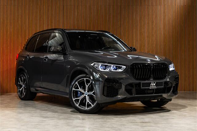 BMW X5 xDrive45e M-Sport | Panorama | Laser | Trekhaak | BTW | 360 Camera | HUD | ACC | Achterasbesturing | Memory seats | Carbon | Dodehoek detector | Dealer onderhouden