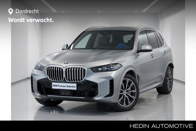BMW X5 xDrive50e M-Sport Individual | Frozen Pure Grey | Autobahnassistent | Pano | Trekhaak | Comforzetels | Active Steering