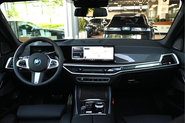 BMW X5 xDrive50e M Sport Automaat / Panoramadak Sky Lounge / Trekhaak / Massagefunctie / Soft-Close / Parking Assistant Professional / Active Steering