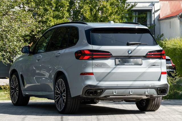 BMW X5 xDrive50e M-SPORT Pro ** LED, GRAU LEDER, NAVI+, PANORAMA, TREKH, 22-invh LMV, LUCHT ** Ex BMW - UNFALLFREI ** ** INFORMEER OOK NAAR ONZE AANTREKKELIJKE FINANCIAL-LEASE TARIEVEN **
