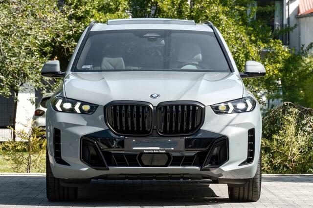BMW X5 xDrive50e M-SPORT Pro ** LED, GRAU LEDER, NAVI+, PANORAMA, TREKH, 22-invh LMV, LUCHT ** Ex BMW - UNFALLFREI ** ** INFORMEER OOK NAAR ONZE AANTREKKELIJKE FINANCIAL-LEASE TARIEVEN **