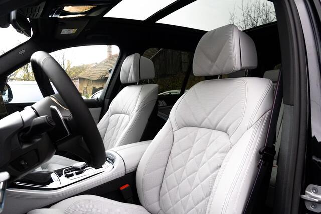 BMW X5 xDrive50e M-SPORT Pro ** LED, GRAU LEDER, NAVI+, PANO, DR.ASS+, TREKH, 22-invh LMV, LUCHT ** Ex BMW - UNFALLFREI ** ** INFORMEER OOK NAAR ONZE AANTREKKELIJKE FINANCIAL-LEASE TARIEVEN **
