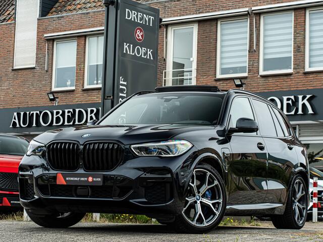 BMW X5 xDrive45e High Exe M-Sport PANO 360 CAMERA LASER HUD 21 INCH STOELVER EN KOEL BOMVOL!!