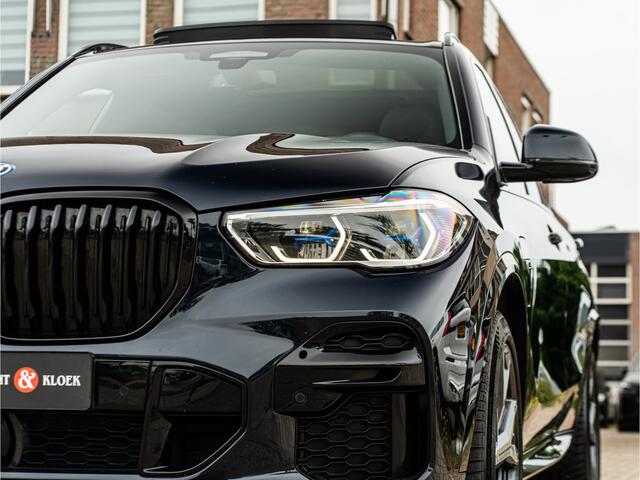 BMW X5 xDrive45e High Exe M-Sport PANO 360 CAMERA LASER HUD 21 INCH STOELVER EN KOEL BOMVOL!!
