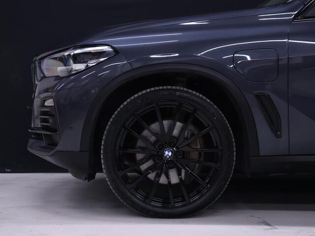 BMW X5 xDrive45e High Executive [SCHUIFDAK, HARMAN KARDON, TREKHAAK, LUCHTVERING, APPLE CARPLAY, ANDROID AUTO, MEMORY SEATS, M SPORT VELG, CAMERA, NIEUWSTAAT]