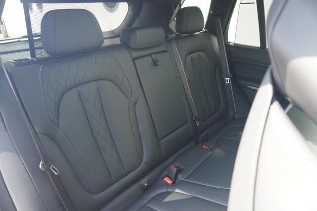 BMW X5 xDrive50e M Sport | Trekhaak | Panoramadak | Comfortstoelen + Stoelventilatie | Head-up | 360 graden Camera's | Driving Assistant Professional