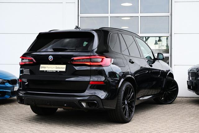 BMW X5 xDrive45e M Sport Automaat / Panoramadak / Trekhaak / Sportstoelen / Achteruitrijcamera / Adaptieve LED / Comfort Access / Active Steering