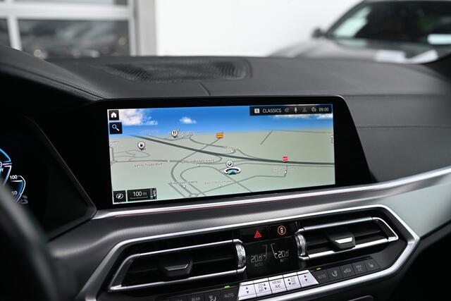 BMW X5 xDrive45e M Sport Automaat / Panoramadak / Trekhaak / Sportstoelen / Achteruitrijcamera / Adaptieve LED / Comfort Access / Active Steering