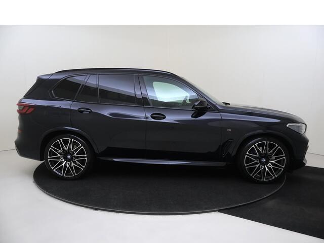 BMW X5 M50i High Executive 531 PK | airco automatisch | Apple Carplay/Android | cruise control | lederen bekleding | lichtmetalen velgen multi-spaaks 21"| M Aerodynamica | navigatiesysteem full map + hard disk