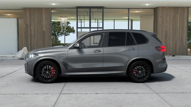 BMW X5 xDrive50e M Sport Automaat / Panoramadak Sky Lounge / Trekhaak / Comfortstoelen / Bowers & Wilkins / Parking Assistant Professional / Soft-Close