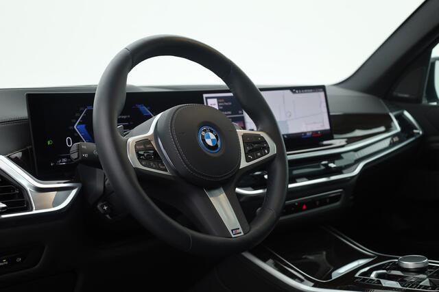 BMW X5 xDrive50e | Rijklaar! | Elek. trekhaak | Stoel+stuurverw.| Pano | HUD | Luchtvering | 360*+PDC| Harman/Kardon | Adapt. Cruise | Widescreen | Softclose | Iconic glow | 21'' V