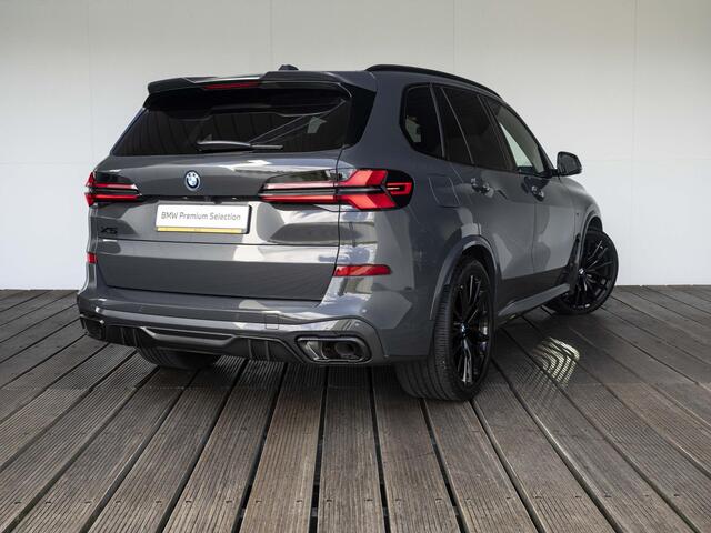 BMW X5 xDrive50e | M Sportpakket Pro | M Performance Carbon | Travel Pack | 22 inch | Active Steering | Glazen panoramadak Sky Lounge | Driving Assistent Professional | Bowers & Wilkins | Trekhaak
