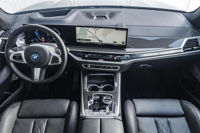 BMW X5 xDrive50e | M Sportpakket Pro | M Performance Carbon | Travel Pack | 22 inch | Active Steering | Glazen panoramadak Sky Lounge | Driving Assistent Professional | Bowers & Wilkins | Trekhaak