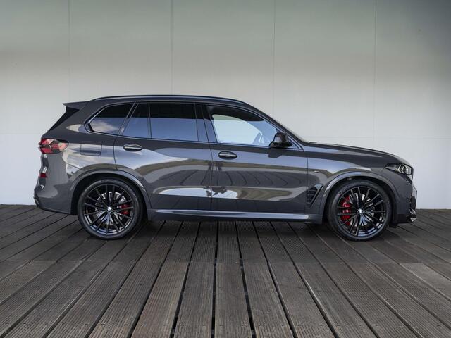 BMW X5 xDrive50e | M Sportpakket Pro | M Performance Carbon | Travel Pack | 22 inch | Active Steering | Glazen panoramadak Sky Lounge | Driving Assistent Professional | Bowers & Wilkins | Trekhaak