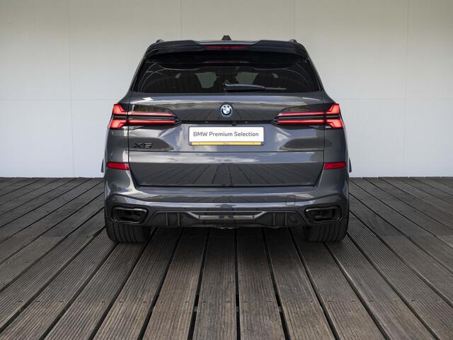 BMW X5 xDrive50e | M Sportpakket Pro | M Performance Carbon | Travel Pack | 22 inch | Active Steering | Glazen panoramadak Sky Lounge | Driving Assistent Professional | Bowers & Wilkins | Trekhaak