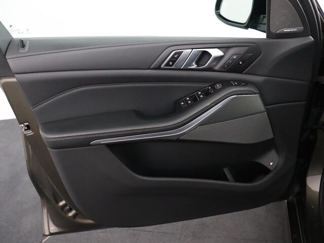 BMW X5 xDrive45e High Executive M-sport Pano Trekhaak comfortstoelen Laser Lights