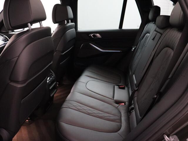 BMW X5 xDrive45e High Executive M-sport Pano Trekhaak comfortstoelen Laser Lights