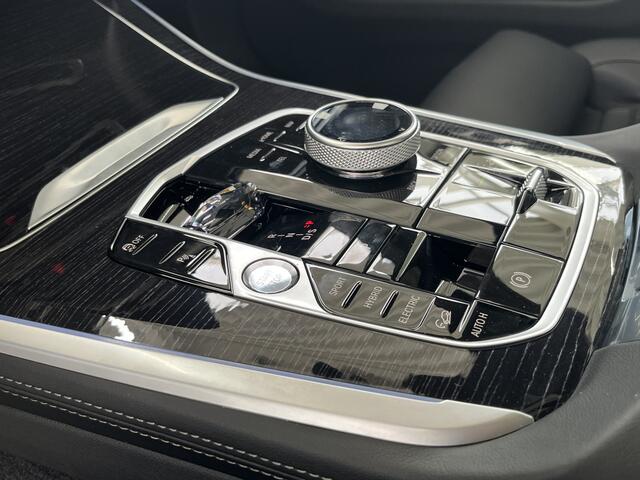 BMW X5 xDrive50e M-Sport Individual | Frozen Pure Grey | Autobahnassistent | Pano | Trekhaak | Comforzetels | Active Steering