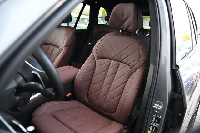 BMW X5 xDrive50e M Sport Automaat / Panoramadak / Trekhaak / Comfortstoelen / Adaptieve LED / Soft-Close / Parking Assistant Professional / Active Steering