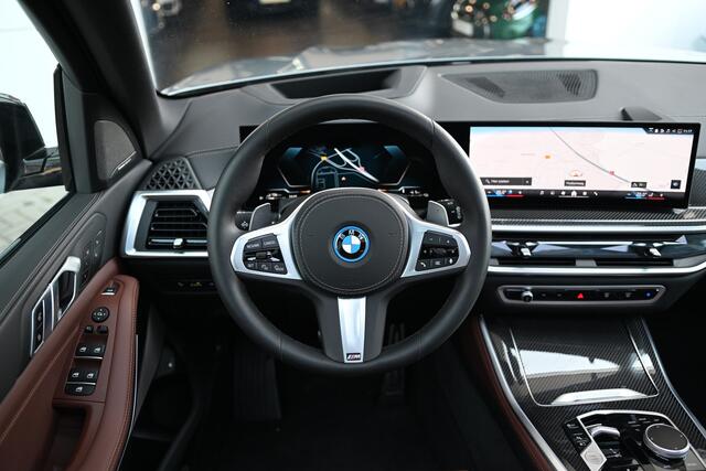 BMW X5 xDrive50e M Sport Automaat / Panoramadak / Trekhaak / Comfortstoelen / Adaptieve LED / Soft-Close / Parking Assistant Professional / Active Steering