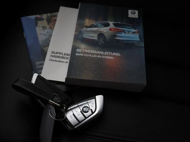 BMW X5 xDrive45e High Executive | Trekhaak | Pano | Luchtvering | Achteras Besturing!