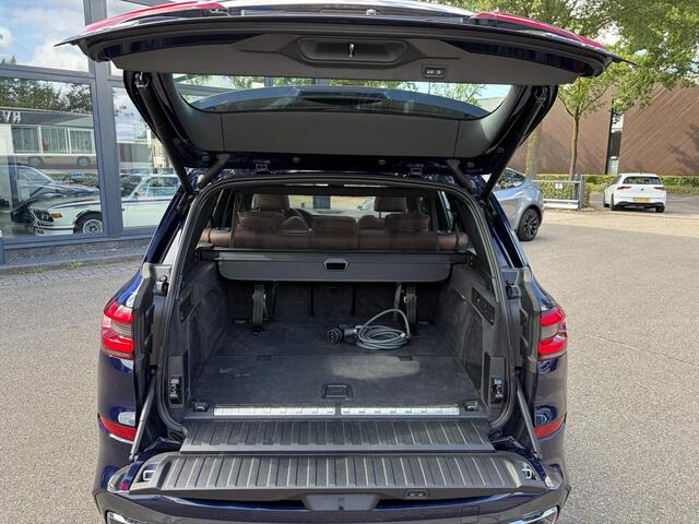 BMW X5 xDrive45e High Executive BOMVOL! | PANO | HARMAN KARDON | LASER LED | ELEK. ACHTER KLEP | ELEK. TREKHAAK | STOELVERWARMING | ELEK. MEM. SEAT | ACHTERUITRIJCAMERA | 22'' VELGEN | RIJKLAAR PRIJS + 12 MND BOVAG GARANTIE |