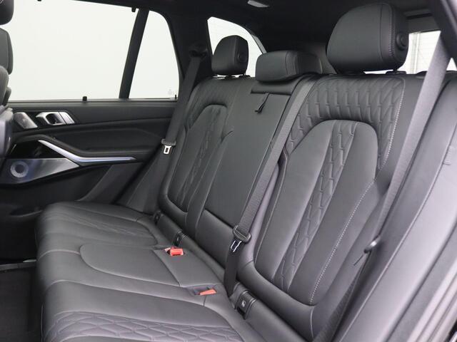 BMW X5 xDrive45e High Executive 394PK Aut. SOH 95%, M-Sport, Panoramadak, Trekhaak, Bowers & Wilkins Audio, Elektr. Achterklep, Leder, Memorystoel, Luchtvering, 22" LM Velgen