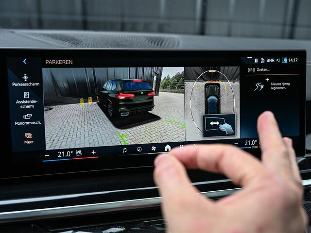 BMW X5 xDrive50e M-Sport Pro | Panoramadak | Achterasbesturing | Massage + Ventilatie | Sky Lounge | 360 Camera | Active Cruise | Harman/Kardon | Iconic Glow | BMW Gesture Control | HUD | Soft Close | Luchtvering | Trekhaak |