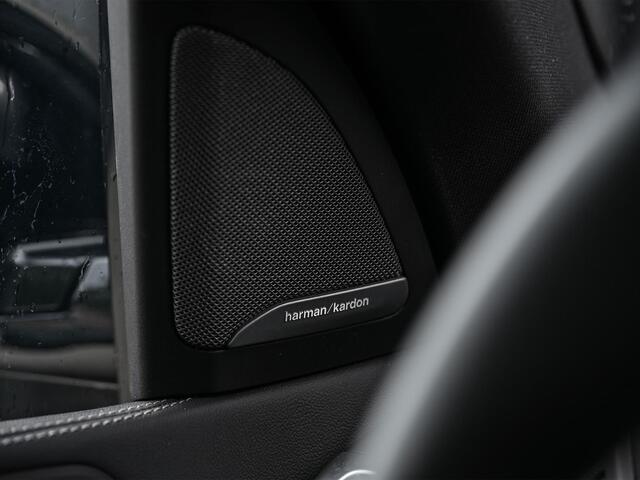 BMW X5 xDrive50e M-Sport Pro | Panoramadak | Achterasbesturing | Massage + Ventilatie | Sky Lounge | 360 Camera | Active Cruise | Harman/Kardon | Iconic Glow | BMW Gesture Control | HUD | Soft Close | Luchtvering | Trekhaak |