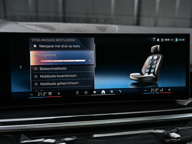 BMW X5 xDrive50e M-Sport Pro | Panoramadak | Achterasbesturing | Massage + Ventilatie | Sky Lounge | 360 Camera | Active Cruise | Harman/Kardon | Iconic Glow | BMW Gesture Control | HUD | Soft Close | Luchtvering | Trekhaak |