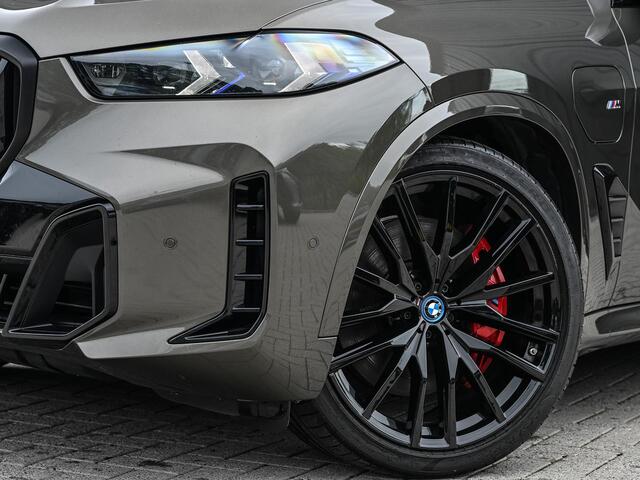 BMW X5 xDrive50e M-Sport Pro | Panoramadak | Achterasbesturing | Massage + Ventilatie | Sky Lounge | 360 Camera | Active Cruise | Harman/Kardon | Iconic Glow | BMW Gesture Control | HUD | Soft Close | Luchtvering | Trekhaak |