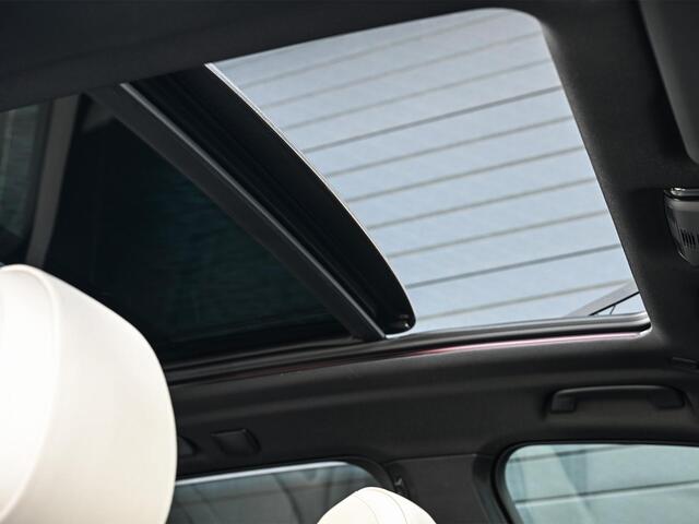 BMW X5 xDrive45e High Executive M-Sport | Panoramadak | Active Cruise | 360 Camera | HiFi | HUD | Luchtvering | Memory | Stoelverwarming | Ambiance Interieur | Trekhaak | Dealeronderhouden | BMW Laser |
