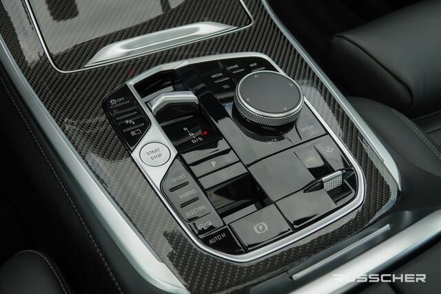 BMW X5 xDrive50e 490Pk X-Drive | M-Sport Pro | M Perfomance | Shadowline | Luchtvering | Panoramadak | 360° Camera | Harman-Kardon | Head Up Display | Trekhaak | 22''