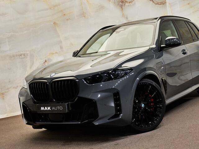 BMW X5 xDrive50e M Sport Pro , Sonderlackierung, SkyLounge pano, 4W-best., B&W, massage, Luchtv., Merino, memory, 22", HUD, tr.haak, privacy, NP147k