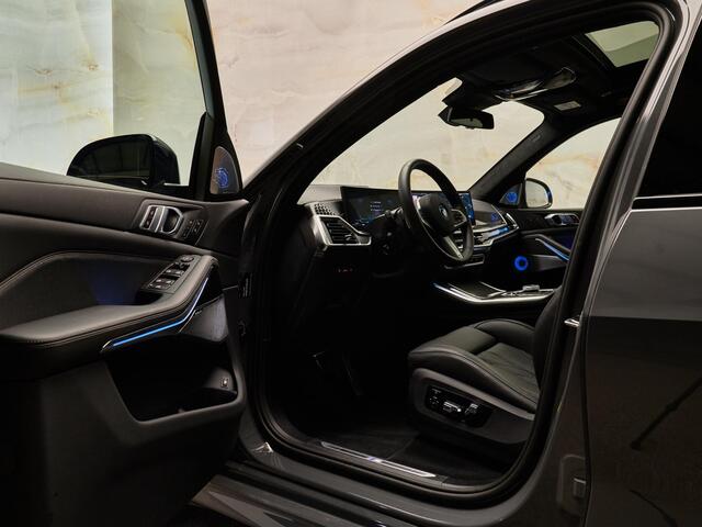 BMW X5 xDrive50e M Sport Pro , Sonderlackierung, SkyLounge pano, 4W-best., B&W, massage, Luchtv., Merino, memory, 22", HUD, tr.haak, privacy, NP147k