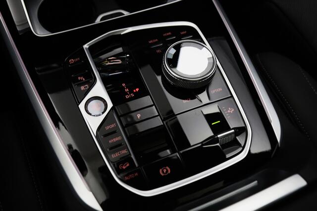 BMW X5 xDrive50e 490 PK M-Sport PHEV, Dravit Grau, Bowers & Wilkins Sound, Sky Lounge Panoramadak, Individual Leder, Soft-Close