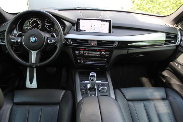 BMW X5 xDrive40d High Executive M-Sport | Panorama dak | Soft close | Head-Up Display | Elektrisch wegklapbare trekhaak | Eletrisch verstelbare stoelen met memory | Harma/Kardon Audiosysteem | Stoelverwarming voor + achter | 360* Camera | Elektrische kofferbakklep | Adaptive cruise | Lane assist | Elektrisch verstelbaar stuurkolom | Keyless entry/start | Dodehoekdetectie | Apple CarPlay/Android Auto |