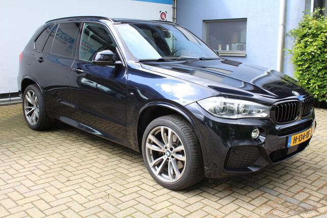 BMW X5 xDrive40d High Executive M-Sport | Panorama dak | Soft close | Head-Up Display | Elektrisch wegklapbare trekhaak | Eletrisch verstelbare stoelen met memory | Harma/Kardon Audiosysteem | Stoelverwarming voor + achter | 360* Camera | Elektrische kofferbakklep | Adaptive cruise | Lane assist | Elektrisch verstelbaar stuurkolom | Keyless entry/start | Dodehoekdetectie | Apple CarPlay/Android Auto |