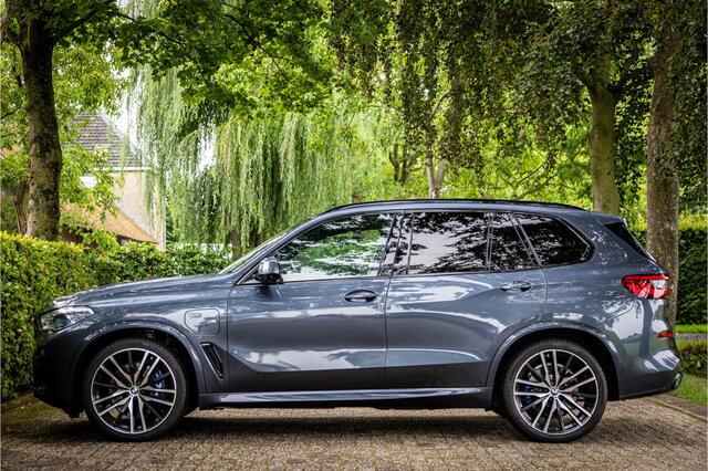 BMW X5 xDrive45e M Sport Sky Lounge Laser Soft Close 22" Vierwielbesturing Harman Kardon Skylounge