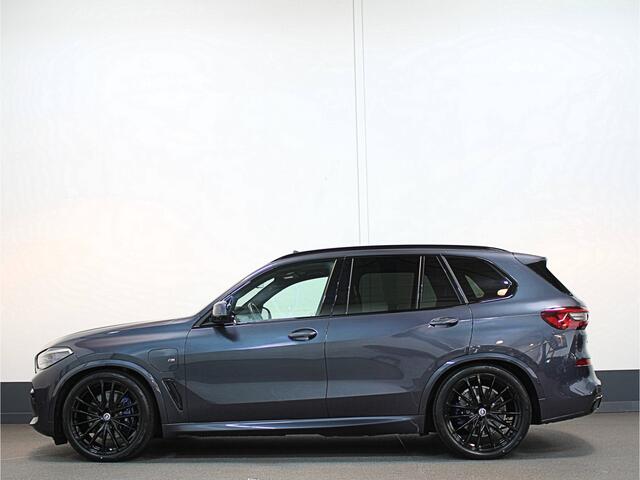 BMW X5 45e M-Performance Seats | 360 View | Panorama | ACC | Kristal pook | Head-Up | Laser-LED | Memory | Harman-Kardon | Keyless-Go | Trekhaak | Drive Assist Pro. | Leder | 4-Zone Clima | Standkachel | Rijklaarprijs & Bovag garantie | Carplay | Draadloos Laden | DAB | Sfeerverlichting |