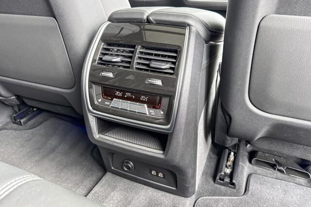 BMW X5 xDrive50e M Sport Pro | Bowers & Wilkins | Driving Assistant Prof. | Trekhaak | Alcantara Hemelbekleding
