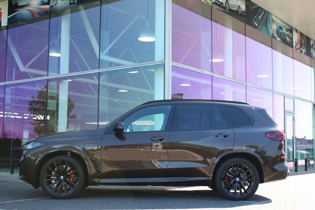BMW X5 xDrive50e M Sport Automaat / Trekhaak / Panoramadak Sky Lounge / Comfortstoelen / Comfort Access / Soft-Close / Parking Assistant Professional